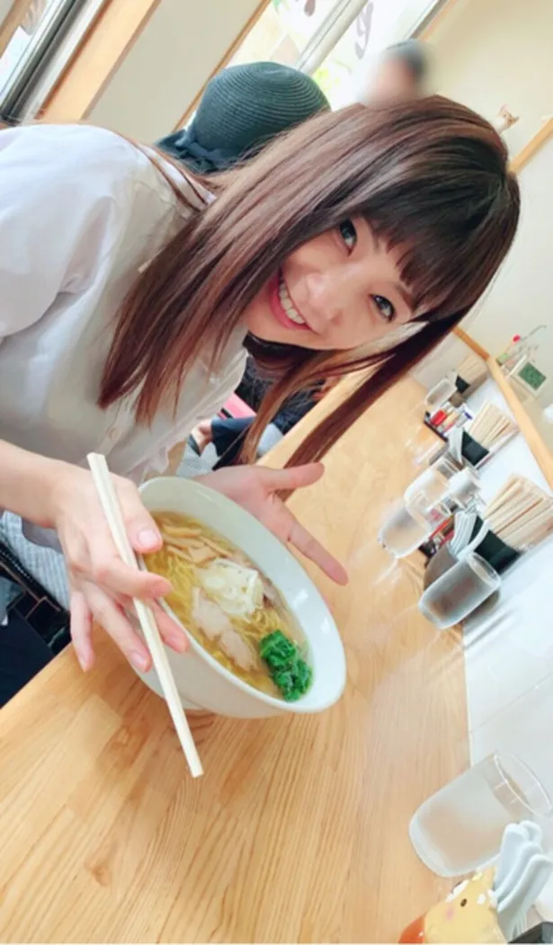 倉科カナの満面の笑みにファンメロメロ ラーメンを前に 笑顔が可愛すぎだ 画像2 2 芸能ニュースならザテレビジョン