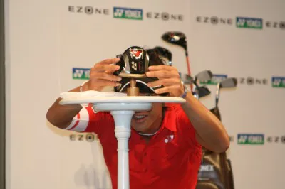 石川遼は見事なバランス感覚でヘッドの重心を見極める