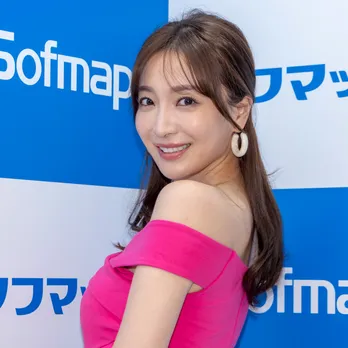 グラドル竹内渉が明かす「一番やってて気分がいい」ポーズ