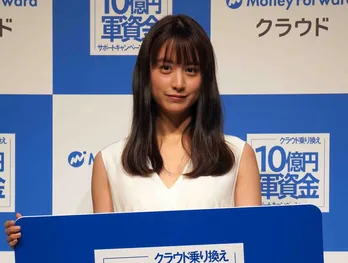 山本美月がサプライズバースデーに感激!28歳の抱負は「楽しく平和に」