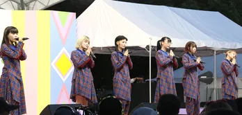 BiSH「因縁なんてもの超えたステージ」披露！ フリーライブ開催の発表も＜TIF2019＞