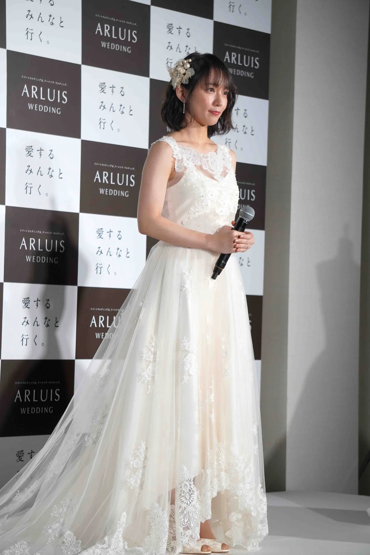 ウェディングドレス WITH A WHITE 吉岡里帆-