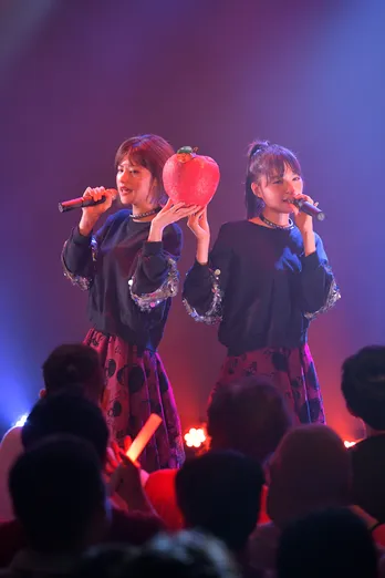 赤の流星、唯一無二の濃密な“再演”で最高の夜に