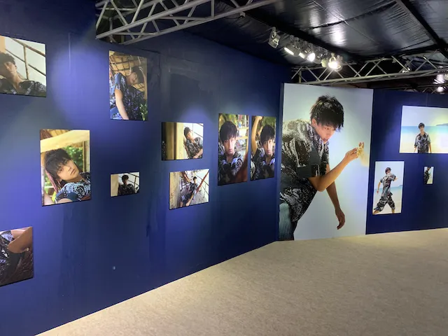 写真集のアザーカットのみ220点以上展示