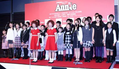 制作発表では、ミュージカルのテーマ曲「トゥモロー」を子供キャスト陣が斉唱