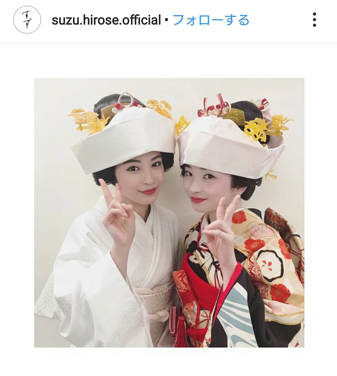 【写真を見る】白無垢×黒引き振袖…姉妹のような2人の美しい花嫁2SHOT！