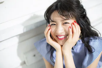 岡崎紗絵、“高校生役”を満喫！「やっぱり制服を着ると気分が上がります(笑)」