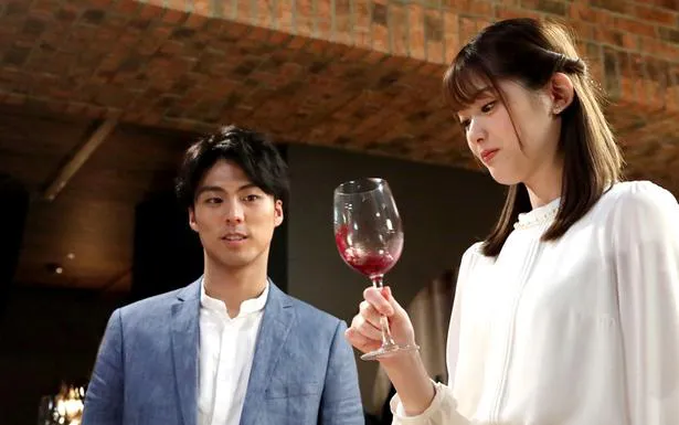 OLの紫野(松村沙友理)は会社の上司の誘いでワイン会に参加。そこで出会った織田(小野塚勇人)に引かれていく
