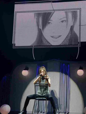 倉木麻衣、アニバーサリー全国LIVE開幕! 16歳のデビュー撮影当時との驚きのコラボ実現