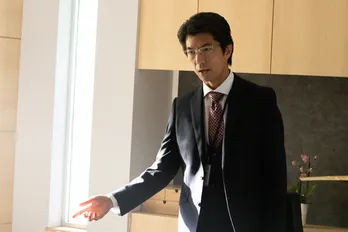 仲村トオル、怒りの机たたき! 特別動画で“激情の軌跡”をたどる<サイン>