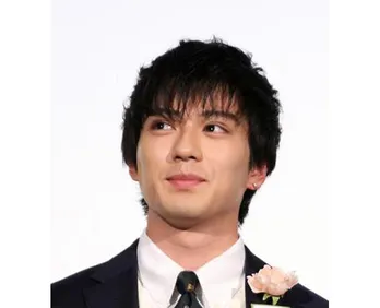 新田真剣佑、親友・草野大成とはしゃぐ姿が「かわいすぎる!」とファン歓喜