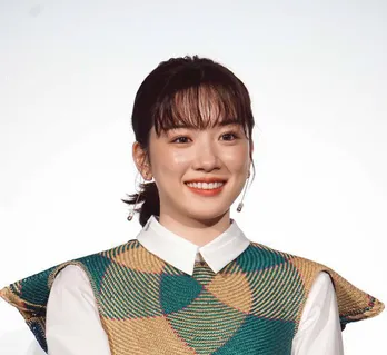 永野芽郁、“太くて大きいヘビ”を巻きつけ大はしゃぎ「かっこいい」「常温!」