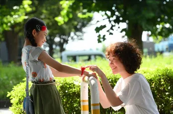 ＜凪のお暇＞クールな美少女“うらら”役で話題！白鳥玉季とは？浜辺美波の幼少期も