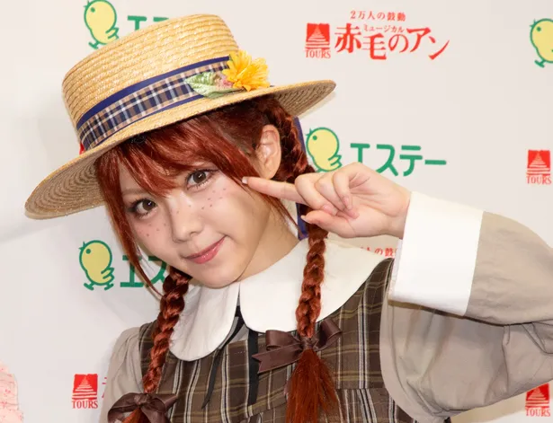 ミュージカル「赤毛のアン」主演の田中れいなが、東京公演前の記者会見に出席。アンのような笑顔を振りまいた