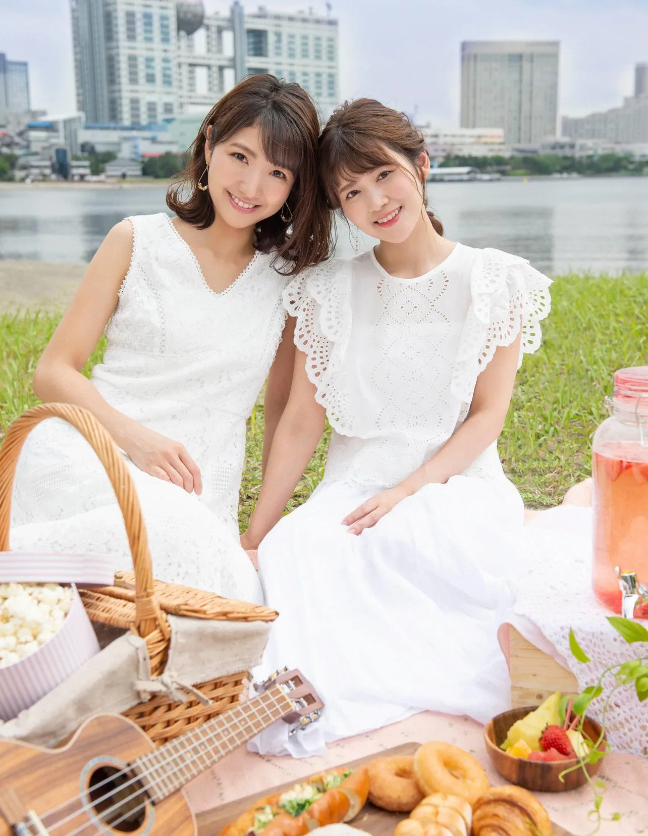 8月はお台場海浜公園で三田友梨佳アナ＆竹内友佳アナと、生田竜聖アナの私物のウクレレによる"同期共演"が実現