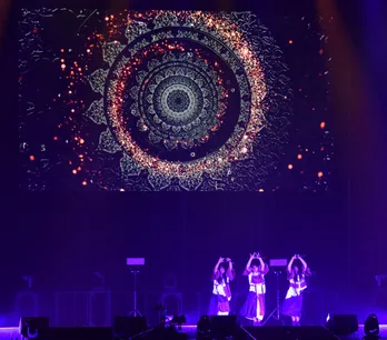 sora tob sakana、VJで彩られた“音と光のステージ”で圧巻のパフォーマンス!