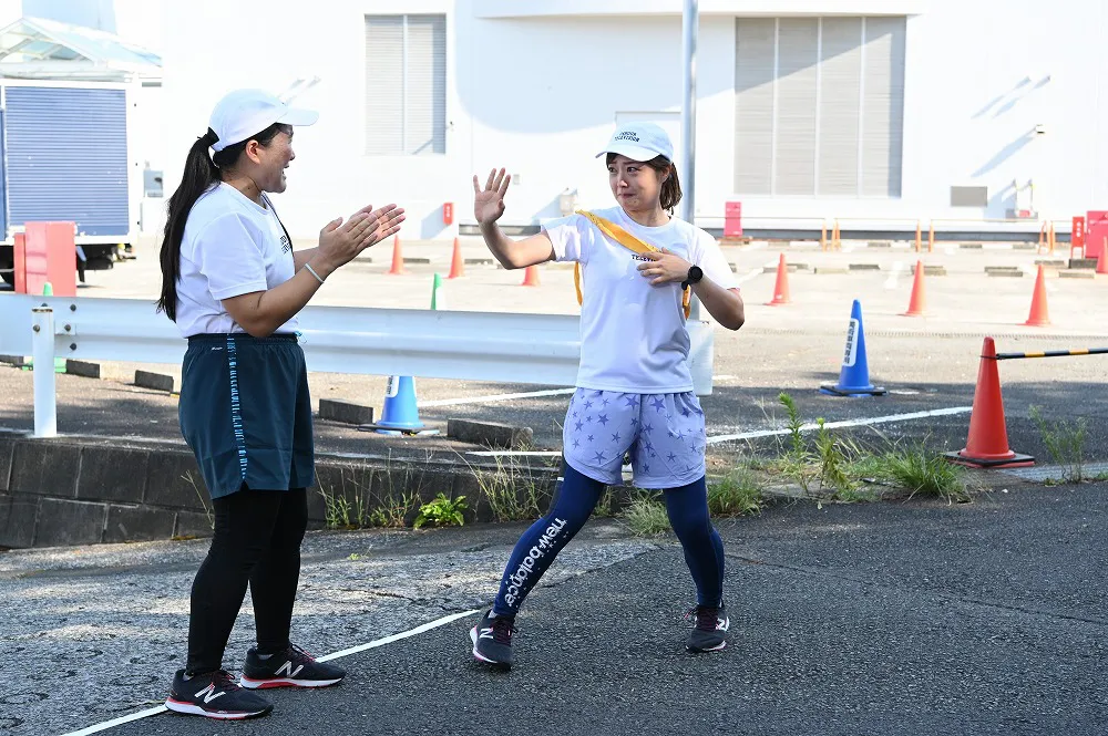 「24時間駅伝」で、泣きそうな表情でよしこからたすきを受け取った水卜麻美アナ