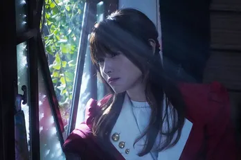 深田恭子、“レトロな花柄ワンピ”姿が話題！「大人の色気あふれてる!!」＜ルパンの娘＞