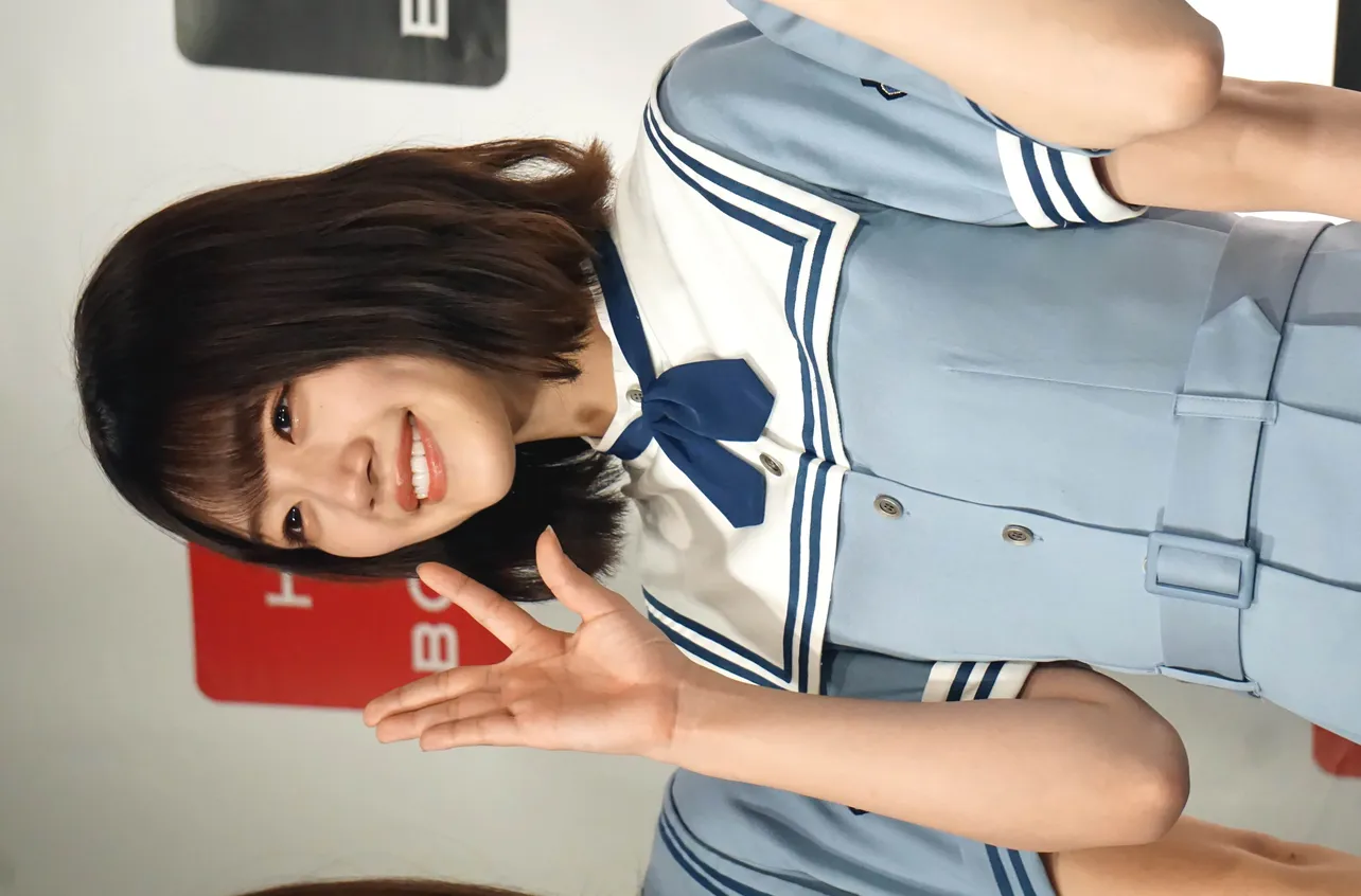 日向坂46・佐々木美玲は「撮影が修学旅行のようにすっごく楽しくて、出発する1週間前から服をたくさん買いました」と打ち明ける