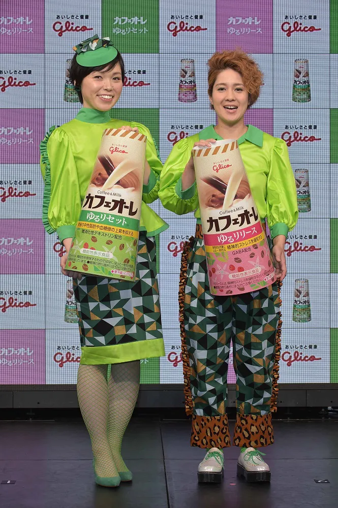 【写真を見る】インパクト大！　新TV-CMの衣装で登場した尼神インター誠子と渚
