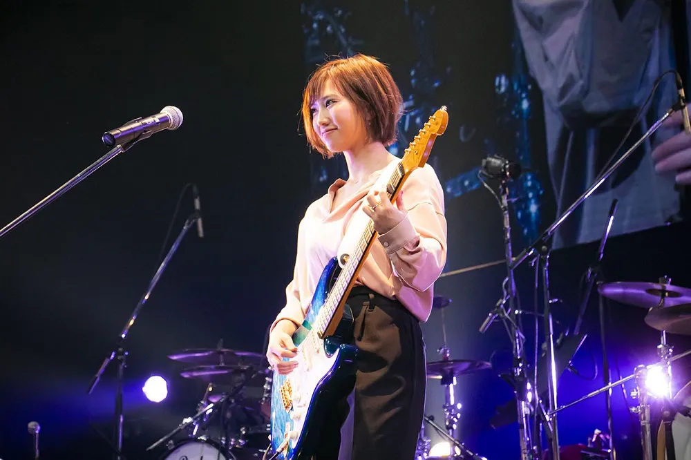ギターの赤坂美羽