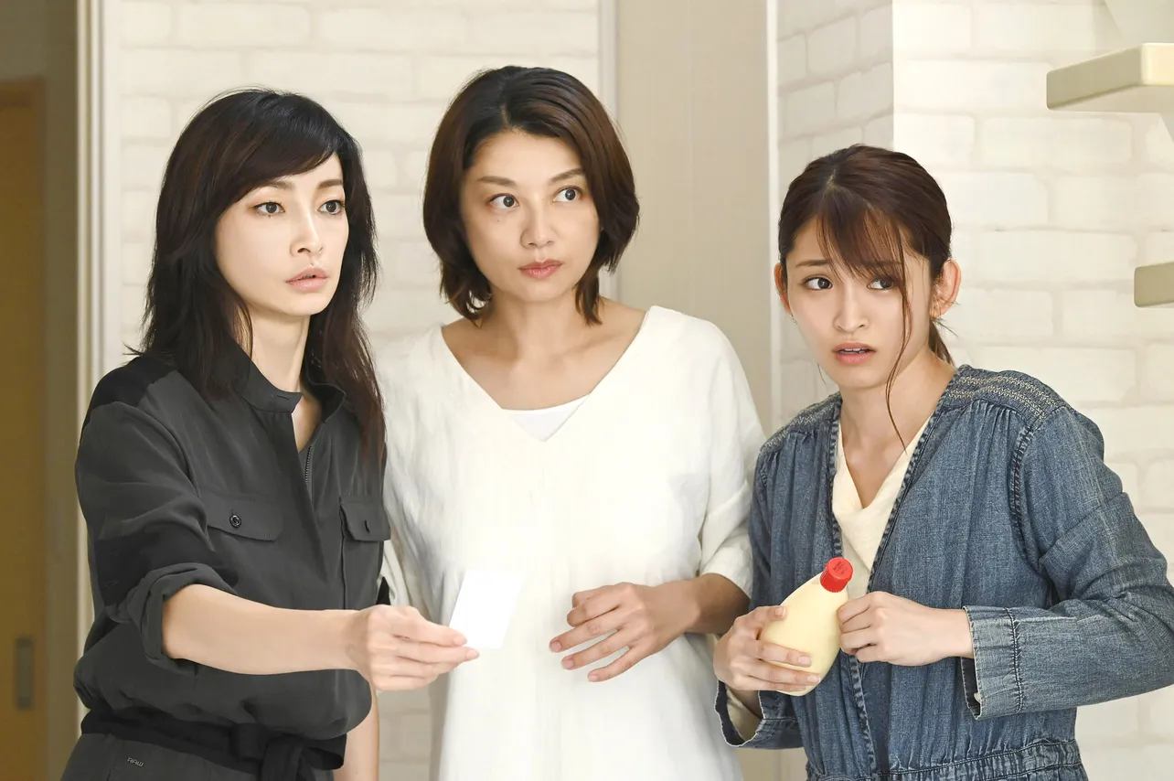 「わたし旦那をシェアしてた」でシングルマザー役を演じるりょう、小池栄子、岡本玲(写真左から)