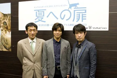 舞台「キャラメルボックス 2011スプリングツアー『夏への扉』」の制作発表に登場した（写真左から）成井豊氏、畑中智行、西川浩幸
