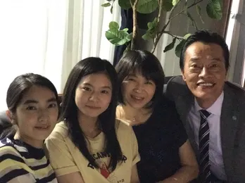 永瀬莉子＆仁村紗和にハグする遠藤憲一に、田中美佐子が喝「やめなさい(笑)」