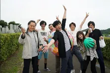 東山紀之ら刑事7人が笑顔全開！貴重な私服オフショットを公開