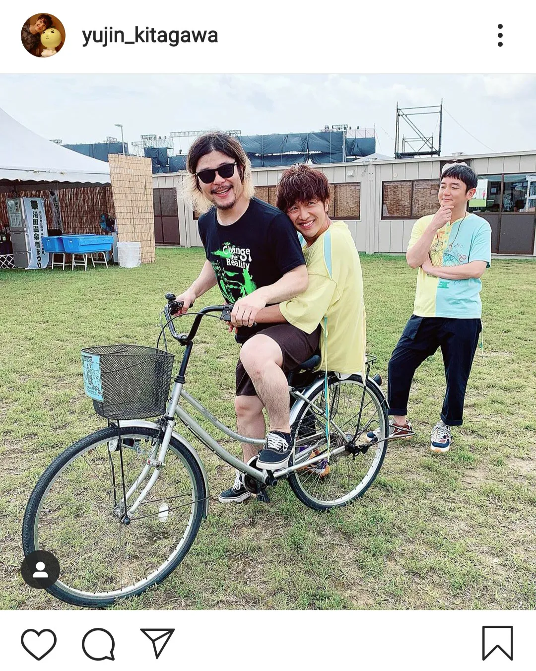 【写真を見る】マキシマムザホルモンと自転車二人乗り