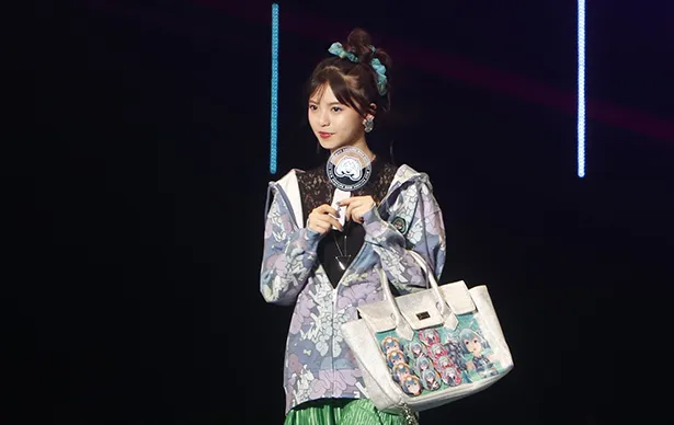 [最終価格] 超激レア！！「あの教室」衣装チェキ　齋藤飛鳥 齋藤飛鳥“超ミニ”で輝く美脚を惜しげもなく披露 『sweet』で「宇宙