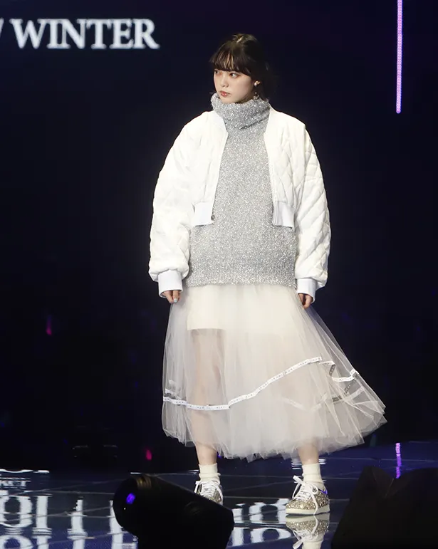 画像・写真 欅坂46平手友梨奈のサプライズ登場に会場どよめき！“微笑み