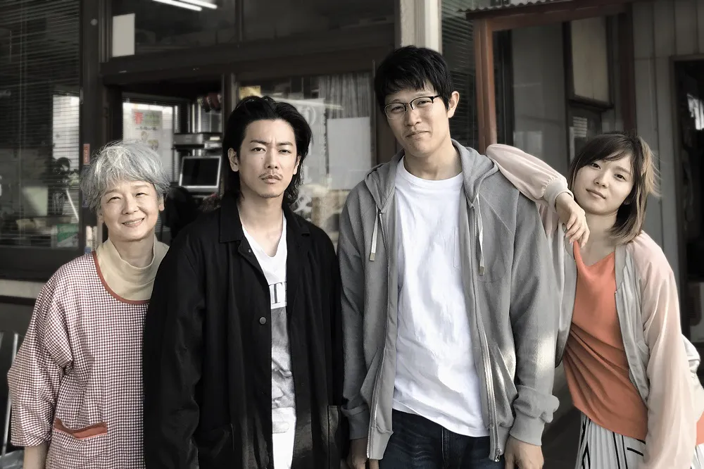 映画「ひとよ」稲村家の4ショット！ 田中裕子、佐藤健、鈴木亮平、松岡茉優(写真左から)