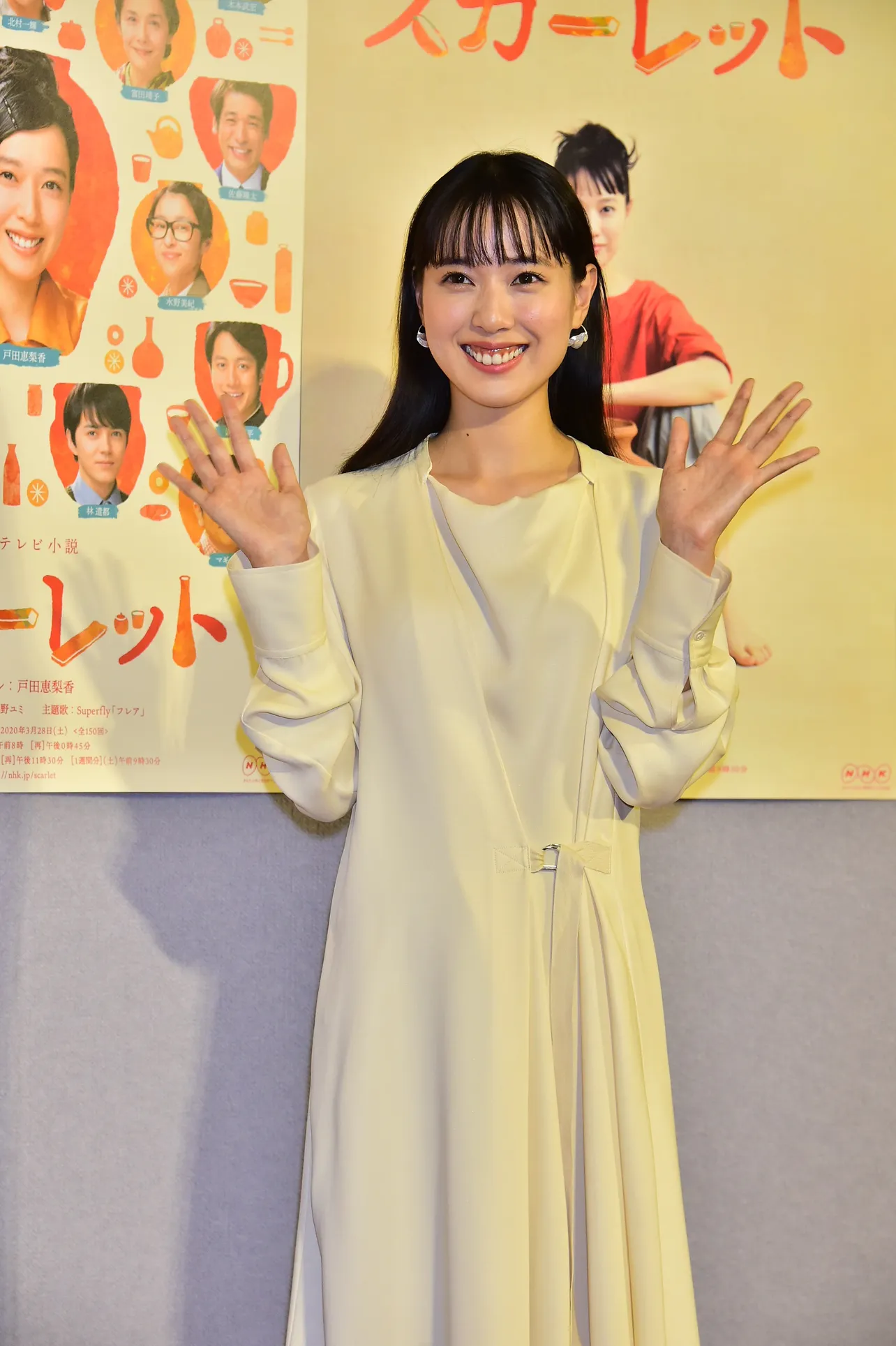 【写真を見る】真っ白なドレス姿の戸田恵梨香が美しすぎる！