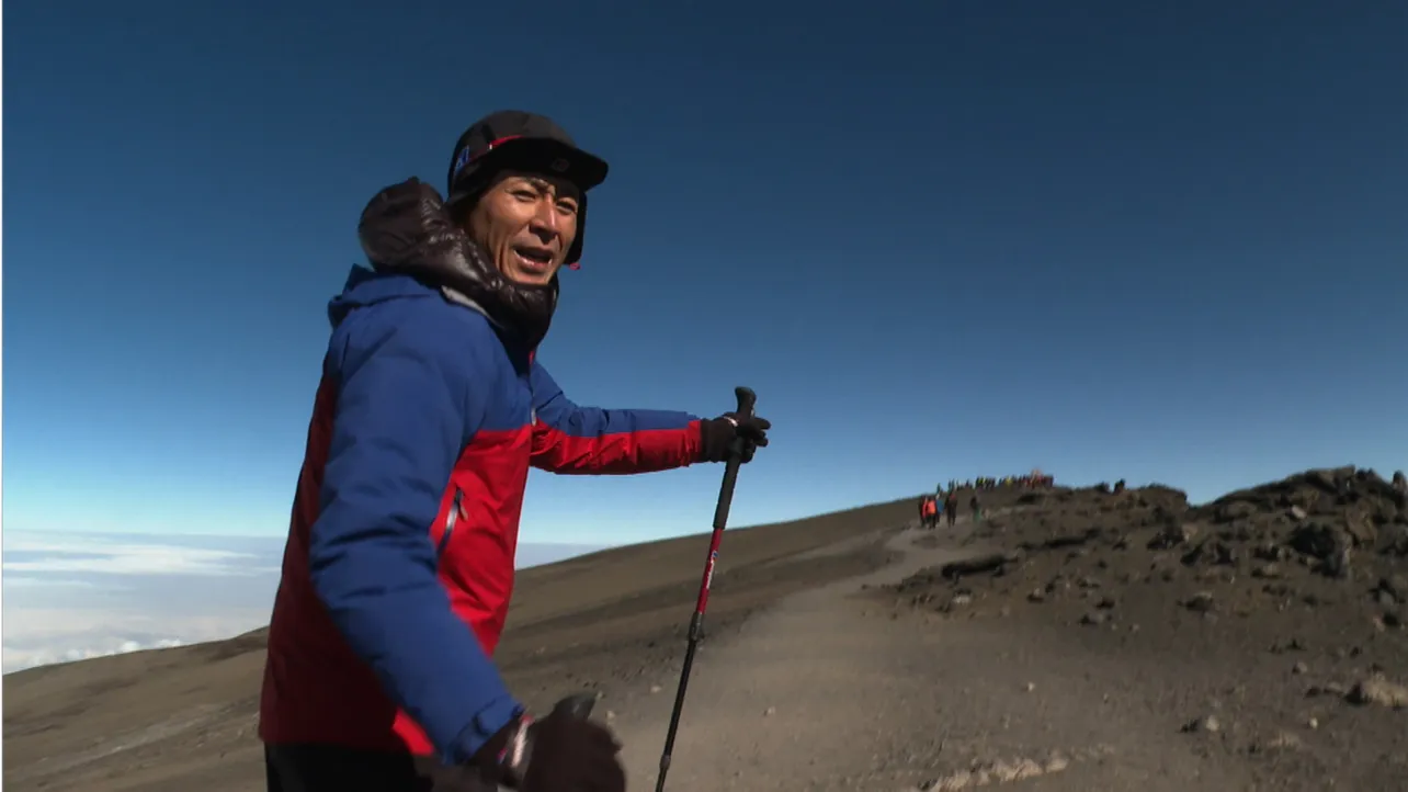 【写真を見る】5895mキリマンジャロ登頂に挑む岩本計介アナ