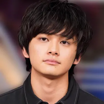 松坂桃李&北村匠海が1000円ガチャに挑戦!「持っている男」対決は北村に軍配