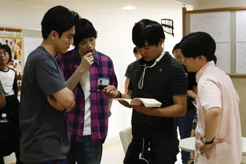 間宮祥太朗&渡辺大知、劇団ひとり仕込みの“ラスト漫才”を披露!<べしゃり暮らし>