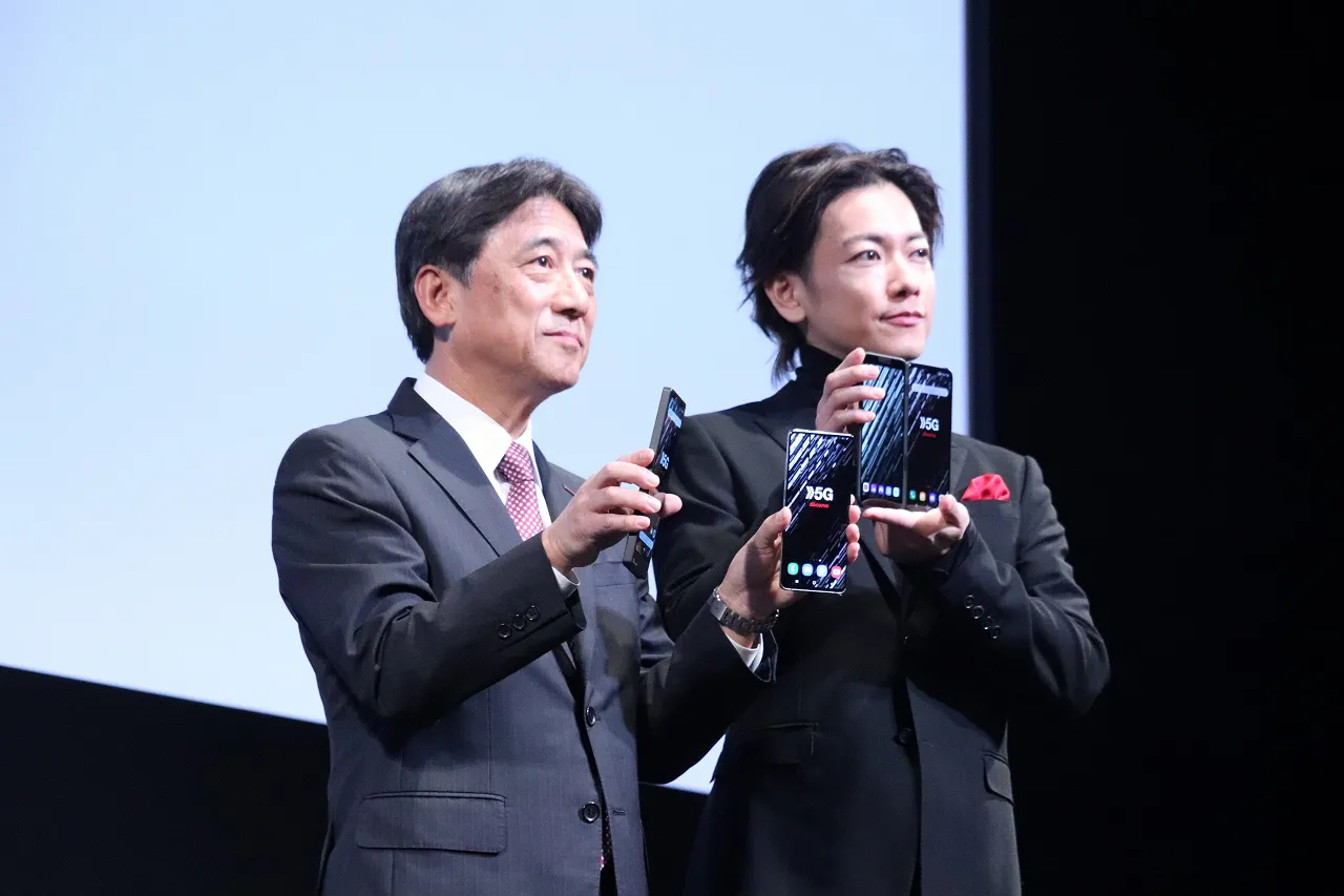 NTTドコモ代表取締役社長の吉澤和弘氏とツーショット