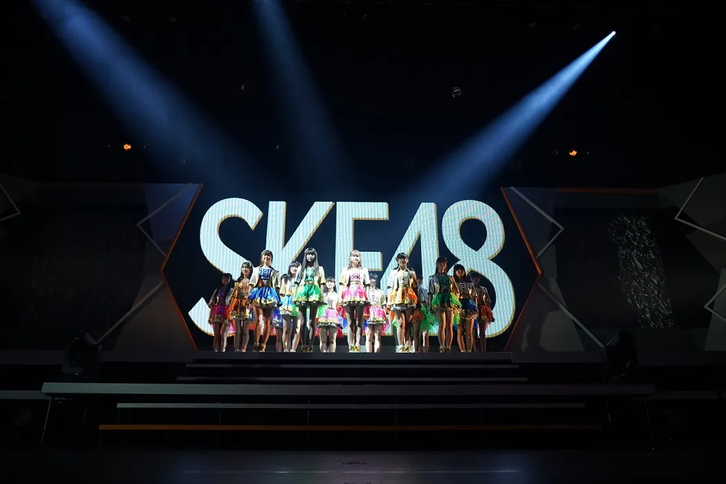 SKE48が登場すると、会場はファンの大声援に包まれた