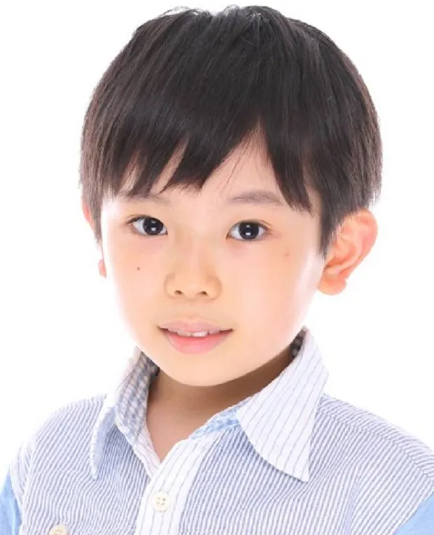 【写真を見る】約300人ものオーディションから、田野井健(9歳)が碓氷克喜役に抜擢