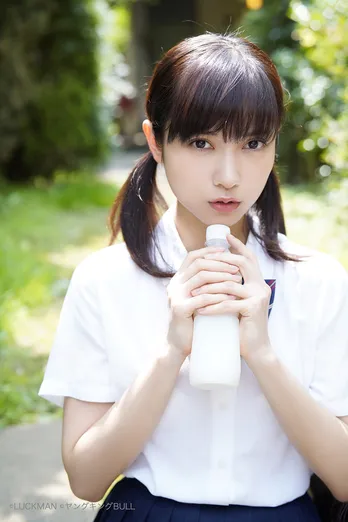 桃月なしこ、“桃月三姉妹”となって同誌3号連続登場