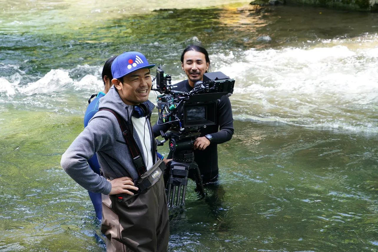 【写真を見る】北海道・下川町で映画「リスタート」撮影中の品川ヒロシ監督。本編の自然あふれる映像美にも期待が高まる