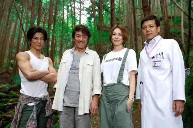 (左から)武田真治、市村正親、米倉涼子、勝村政信がクランクイン