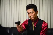 組長を殺した死神に仇討ちを誓うヤクザを演じる寺脇康文