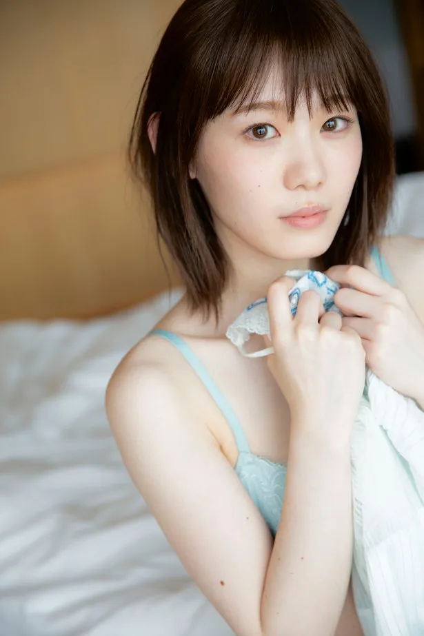 欅坂46小池美波1stソロ写真集「青春の瓶詰め」(幻冬舎)より