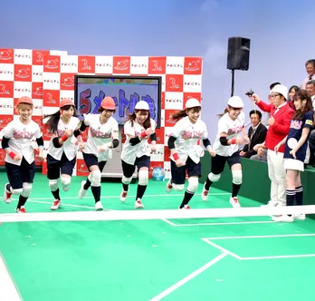 チーム8“小運動会”開催！ 高橋彩音と清水麻璃亜がたたき合う下で小栗有以らは…