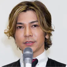 武田真治、慎二&ゴンとの3SHOT公開! 高橋一生の「そっち吹くのかよ!」撮影現場の裏側を明かす