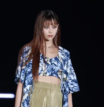 西内まりや、“ウルフカット”に大胆イメチェン！「結構バッサリ…」「色気がすごい!!」と話題騒然