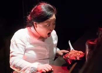 ニッチェ・江上が激辛ラーメンに食らいつく！「私の芸歴15年の全てが詰まっています」