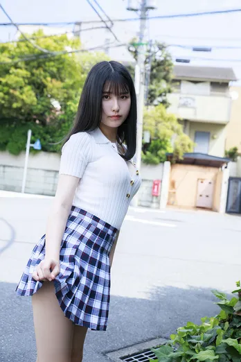 森嶋あんりがグラビアに登場！“ハーフ美少女”が妖しい魅力を放つ